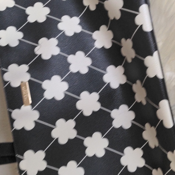 Kate Spade black and white floral print purse, pre-owned - Picture 8 of 8